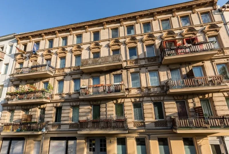 Schicke 1-Zimmer-Altbau-Wohnung an der Thomashöhe zu vermieten! — photo 1